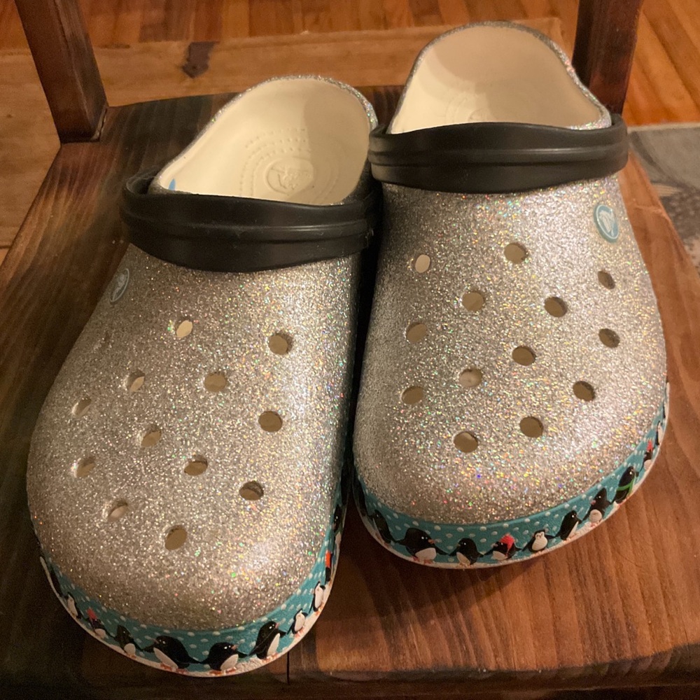 CROCS Silver Glitter Clogs with Black Strap and Penguins! W11
